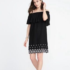 Old Navy Black And White Dress With Flutter Sleeves White Embroidery Siz…